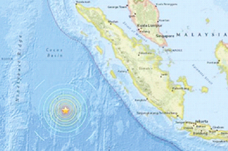 7.8 quake hits off Sumatra, tsunami alert